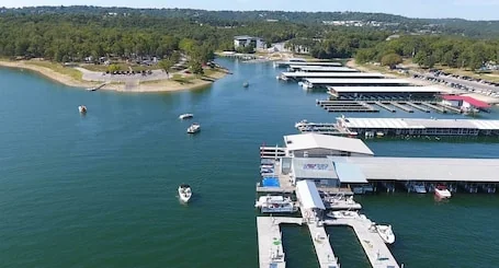 Indoor/Outdoor pools~<10 miles Silver Dollar City, & <5 miles to Table Rock lake