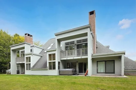 Inviting Ski-In/Ski-Out Condo at Okemo +Hot Tub