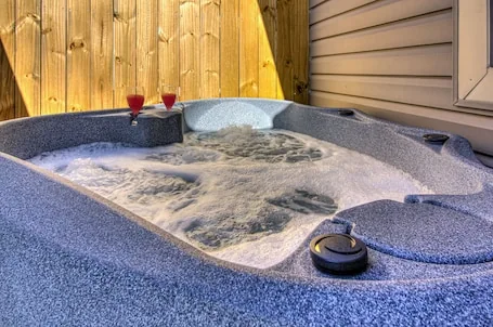 Jaxon’s Mountain River Retreat w/Hot Tub, Arcade, 2 King Beds, Leather Recliners