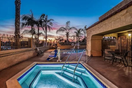 La Quinta Inn & Suites by Wyndham Carlsbad – Legoland Area