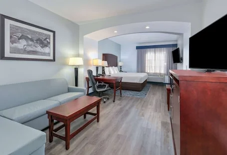La Quinta Inn & Suites by Wyndham Fort Worth NE Mall