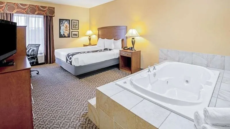 La Quinta Inn & Suites by Wyndham Lawton / Fort Sill