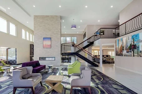 La Quinta Inn & Suites by Wyndham Oakland – Hayward