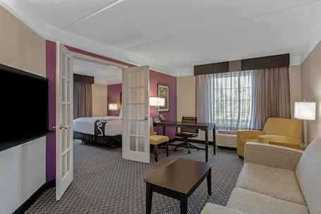 La Quinta Inn & Suites by Wyndham Orlando Airport