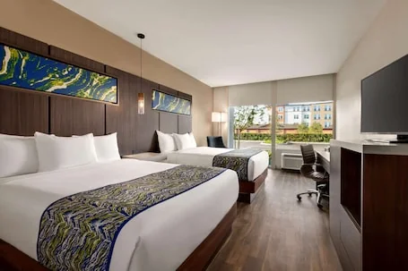 La Quinta Inn & Suites by Wyndham Orlando – IDrive Theme Parks