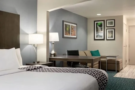 La Quinta Inn & Suites by Wyndham Peru Starved Rock St Park