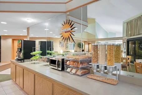 La Quinta Inn & Suites by Wyndham Salt Lake City – Layton