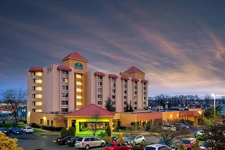 La Quinta Inn & Suites by Wyndham Tacoma – Seattle