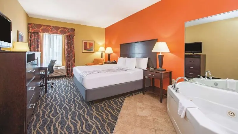 La Quinta Inn & Suites By Wyndham Tulsa Airpt / Expo Square