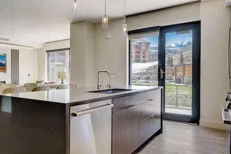 LIFT 307-B | Ski-In/Out | Near Pool Deck | Mtn View | Kitchen | Hot Tub | Pool | Great Amenities