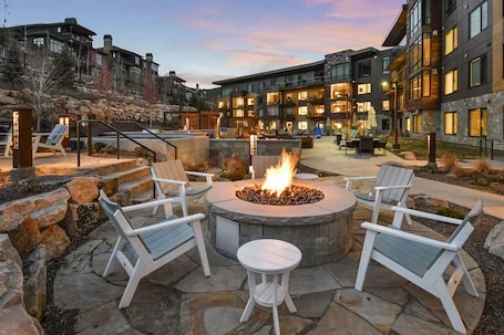 LIFT Condo with Ski-in/out w/Village access, hot tub, fitness center, ski rentals on-site