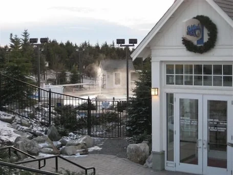 Located At Ballhooter Lift- Easy Access to the Mountain/Village