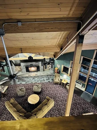 Loon Mtn Loft w/Pool, Jacuzzi Access, Mtn Shuttle