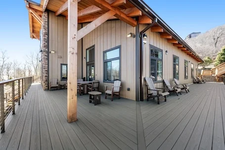 Lovely ski-in/out condo with gorgeous mountain views and shared tennis court