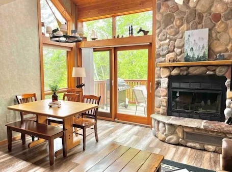 Lutsen Ski-In/Ski-Out Townhome w/Pool and Hot Tub Access!