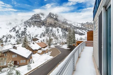 Luxury for the Powder Hound, ski-in/out to Snowbird