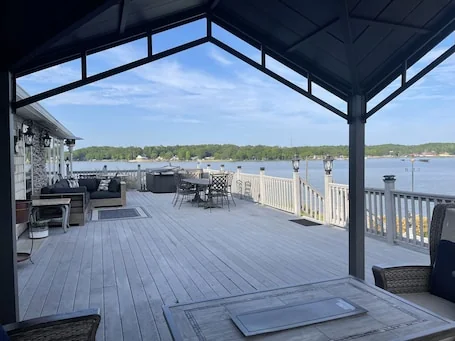 Luxury Lakefront Estate! 6BR 4.5BA, Private Dock,Ramp, Lakeside Firepit & More!