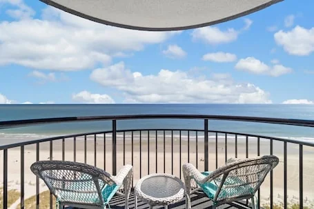 Magnificent Oceanfront Ste 14th Flr w/Breakfast