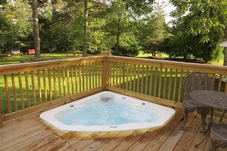 Mentone Dreams Suite at The Hatter Cafe’ and Country Inn
Breakfast included