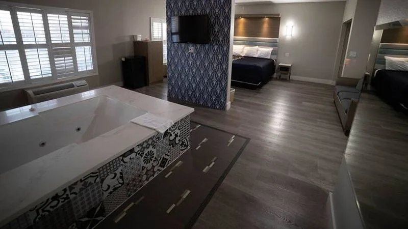Mid City Inn and Suites
