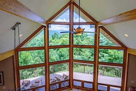 ★ Mountain Chalet Getaway with Breathtaking View★