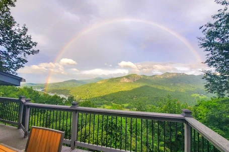 Mountain gem w/pool,golf, hot tub, tennis, beach, wellness center – dog-friendly