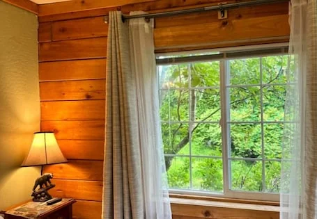 Mt. Douglas Courtyard Room, Homer Floatplane Lodge