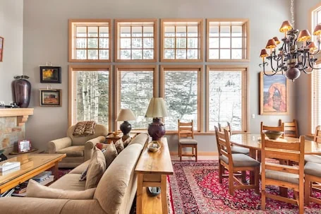 Mt. Superiors Exquisite Manor – ski-in/out to Snowbird