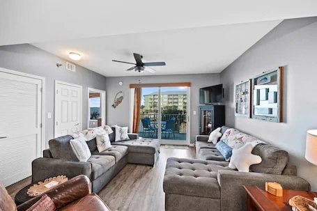 Navy Cove 2113 | 2BR/2BA Bay Condo | Sleeps 6 | Fishing & Beach Escape