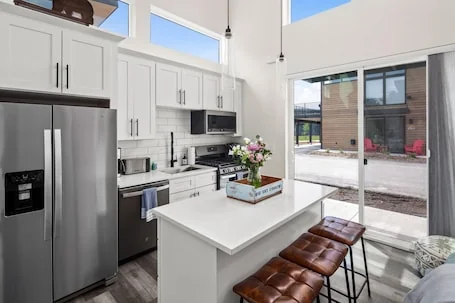 New Listing! Brand New 2 Bed/2 Bath Townhome w/ Hot tub, Fitness Center, & Pool!