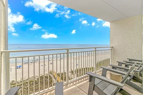 🌊 New Owner Special 🌊 Cozy Oceanfront 💙 2 Bed 2 Bath Condo Suite 💙 4th Floor