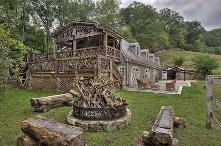North Carolina Mountains Paradise/Hot Tub/Fireplace/Fire Pit