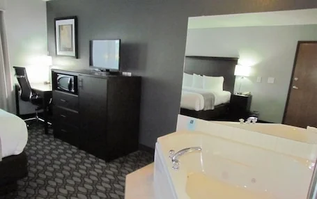 Oak Hill Inn & Suites