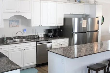 OCEANVIEW retreat in Cherry Grove, N. Myrtle Beach. With 8 bedrooms and pool/hot tub