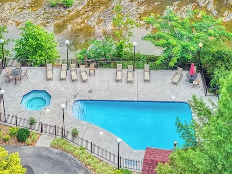 On the River w/Balcony Views • 3 King beds • Virtual Checkin