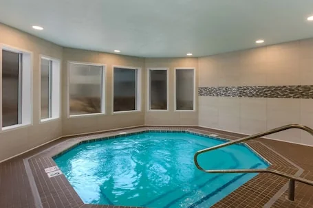 Orangewood Inn & Suites Kansas City Airport