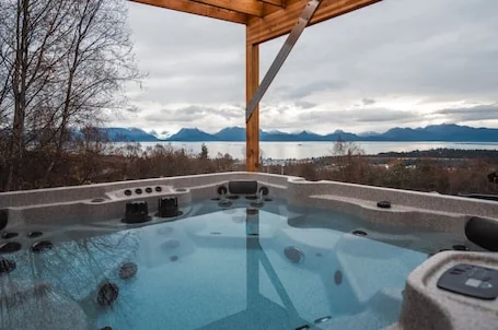 Otter`s Den in Homer