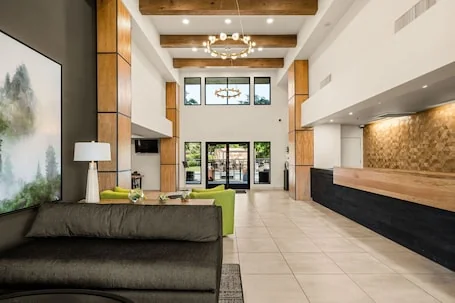 Oxford Suites Redding