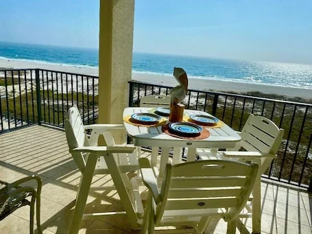 Phoenix VII 3BR on the 6thFLOOR! EAST Corner Condo
with A Spectacular Gulf Views