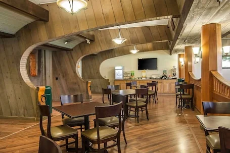 Quality Inn & Suites at Coos Bay