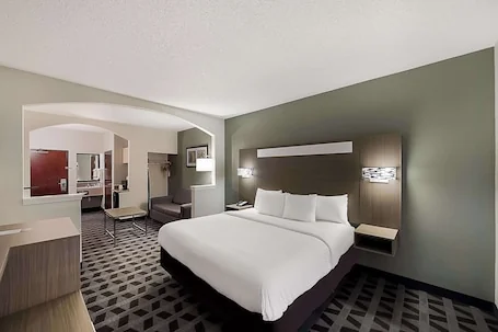 Quality Inn & Suites Irving DFW Airport South