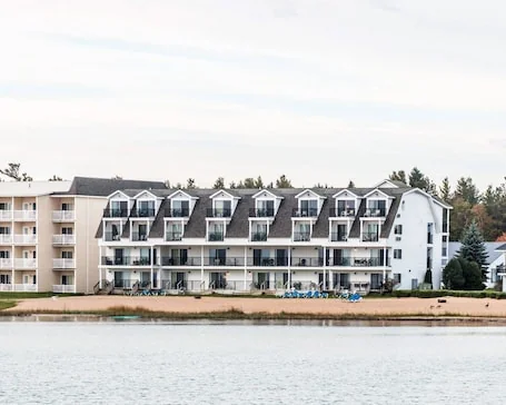Quality Inn & Suites Mackinaw City Beachfront