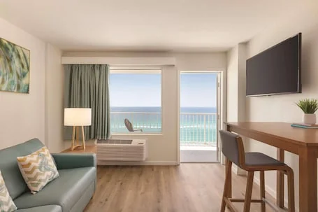 Radisson Beachfront Hotel – Panama City Beach