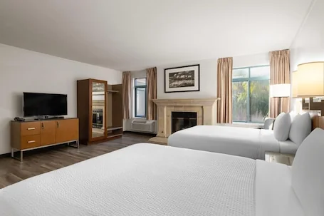 Ramada Suites by Wyndham San Diego/Hotel Circle Area
