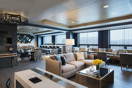 Renaissance Chicago O’Hare Suites Hotel
