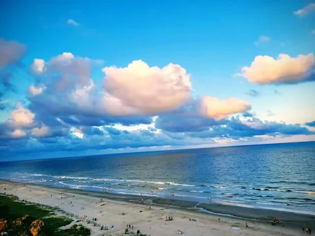 Romantic Oasis – Direct Oceanfront/End Unit/King/lazy river/pools/jacuzzis