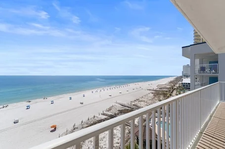 🌴🌊Romar Place 806: Beautiful Corner Unit | Beachfront