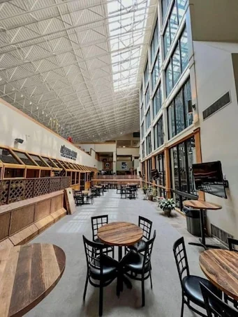 SC 2211: Comfy studio w/courtyard views ready for your summer stay! With pool!