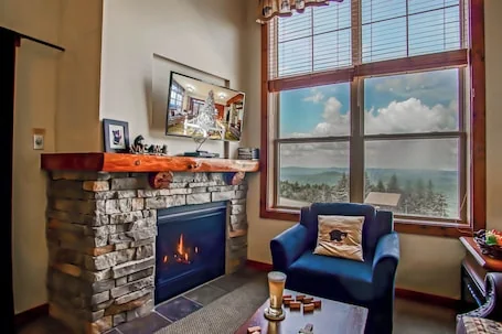 Ski in/ Ski out! Rimfire 351/352 Spacious and Cozy 2