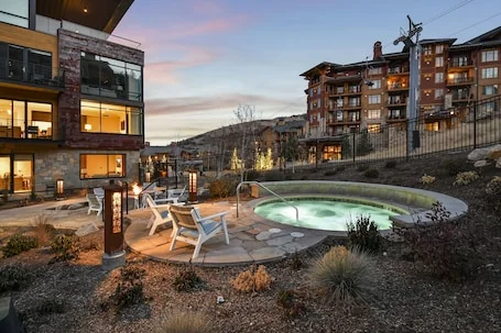 Ski in/out Modern 2BR Residence in Canyons Village by RedAwning – Save 20% on 7+ Nights!
